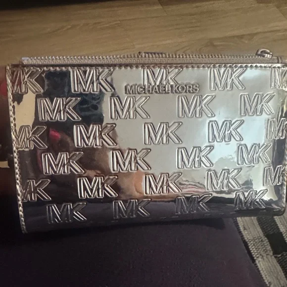 Michael Kors Shiny Silver MK Logo Wallet - Picture 1 of 4